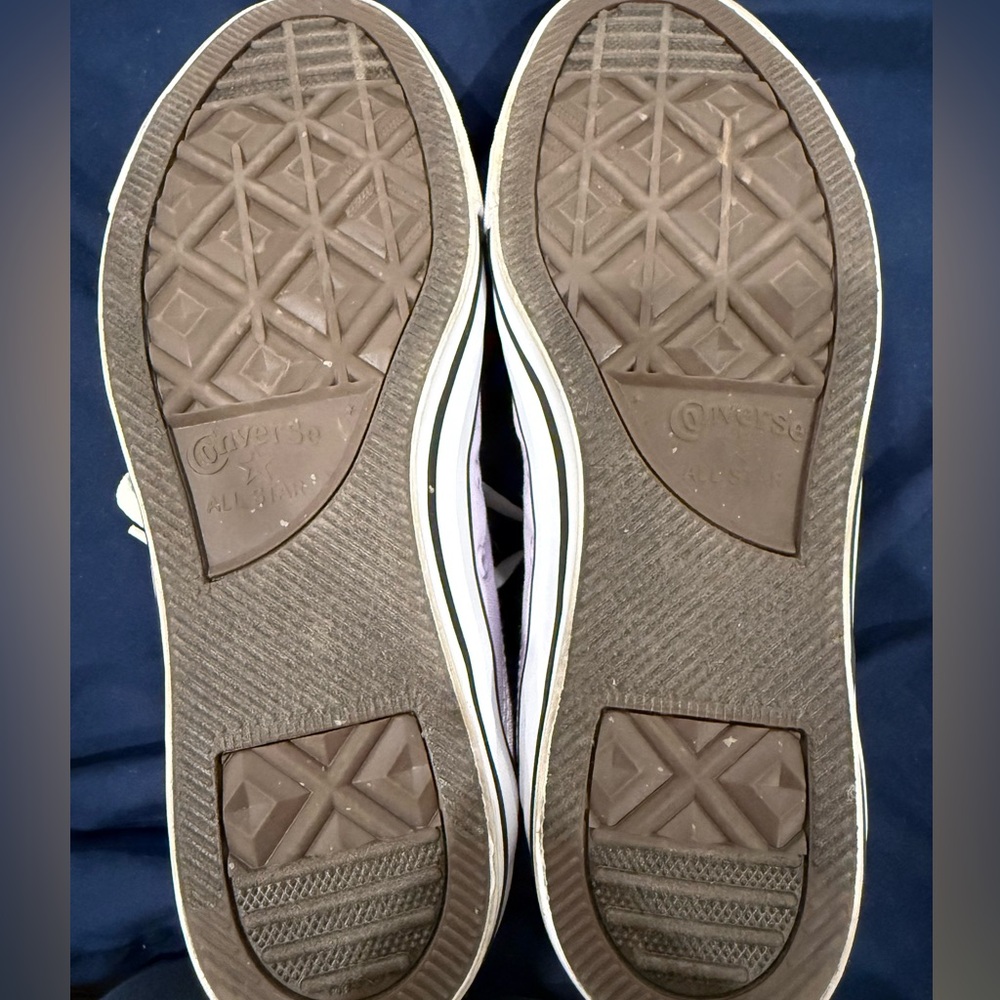 Converse Women's Lilac Sneakers - Picture 4 of 4